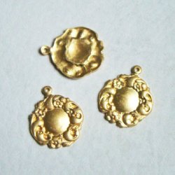 画像1: 21x18mm floral medallion charm