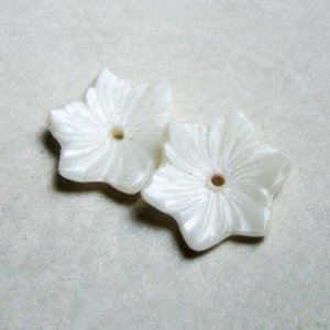 画像2: 22mm White flower beads