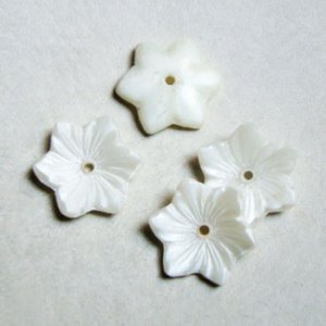 画像1: 22mm White flower beads