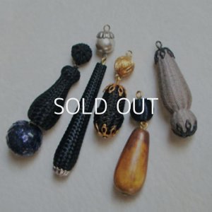 画像3: 28x13 Balck silk covered drop beads