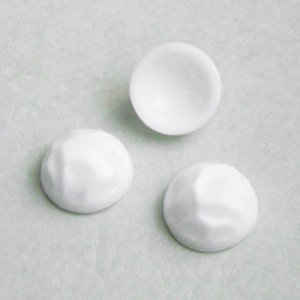 画像1: 20mm "Chalk White" carved hollow cabochon