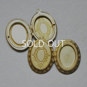 画像2: 29x22 OV ornate etched setting locket