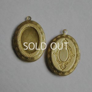画像1: 29x22 OV ornate etched setting locket