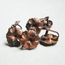 画像1: aged brass flower earring finding