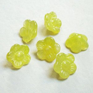 画像1: 13mm "Chartreuse Yellow" flower beads