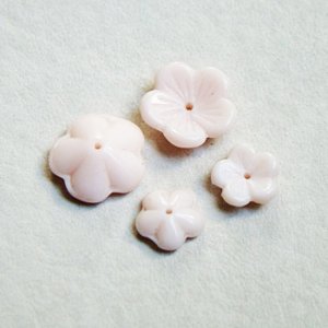 画像2: 2pcs flat flower beads "Pale Pink"