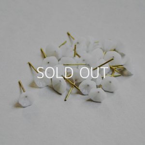 画像1: 7~8mm glass flower pin "White"