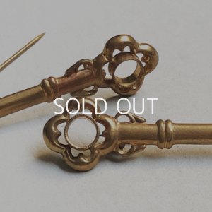 画像2: 44x13.5 ornate Key brooch finding
