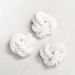 画像1: 24x23.5 White beads knot finding