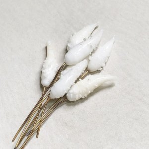 画像2: 23x6 White flower bud pin