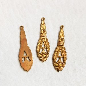 画像1: 27.5x8 victorian drop charm