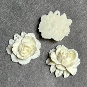 画像2: 32mm celluloid Off-White Rose pendant