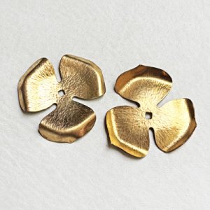 画像2: brass 35mm 3-petal textured flower