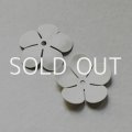 25mm White 5-petal enameled flower