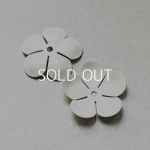画像1: 25mm White 5-petal enameled flower