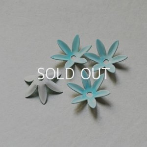 画像2: 18mm Neon Blue 6-petal enameled flower