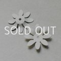 27mm White 8-petal enameled flower