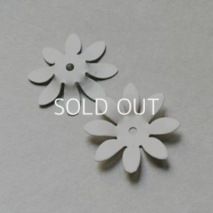 画像1: 27mm White 8-petal enameled flower