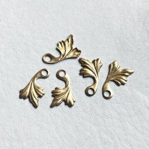 画像1: 2pair 14x9 acanthus leaf charm L&R set