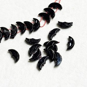 画像2: 10pcs 9x5 Jet crescent 2-hole beads