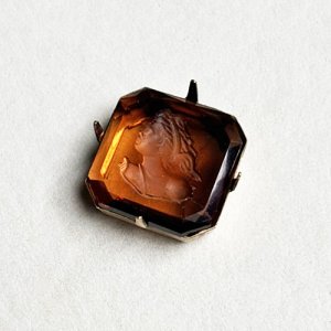 画像2: 18x18 OCT Topaz intaglio cameo