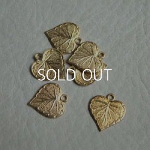 画像1: 2pcs brass heart leaf charm
