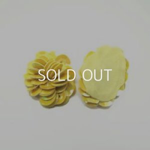 画像1: sequin oval cabochon "pale yellow"