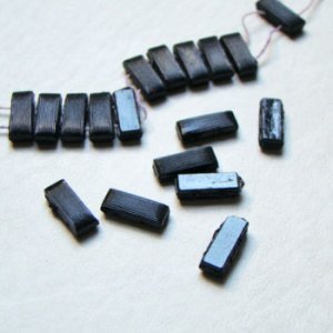画像1: 4pcs 12x5 Rect "Jet" ribbed 2-hole beads
