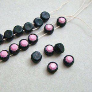 画像1: 2pcs 7mm "Black/ Opaque Rose" 2-hole beads