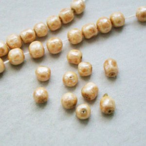 画像1: 10pcs 6mm Baroque "Beige luster"