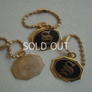 画像1: brass key charm "S"