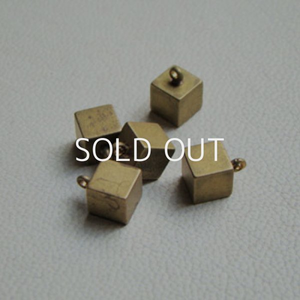 画像1: brass 6mm Cube drop charm (1)