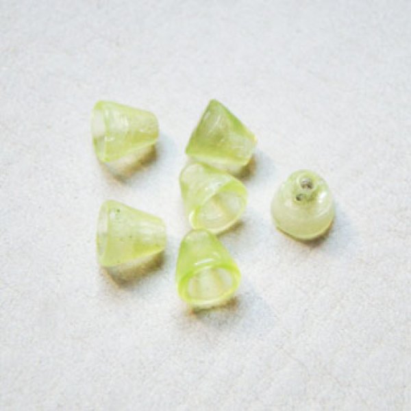 画像1: 2pcs 6mm cone beads "Uranium Green" (1)