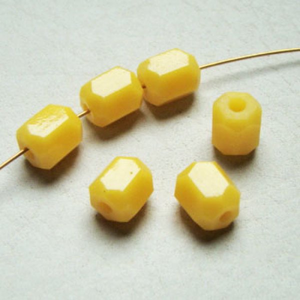 画像1: 2pcs 10x8.5 "Yellow" 6-side faceted beads (1)