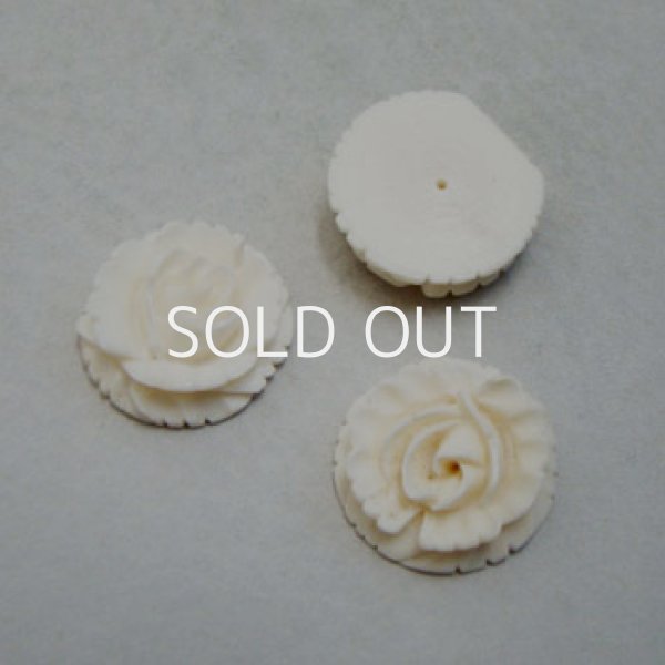 画像1: 22mm carved bone Rose cabochon (1)