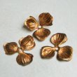 画像1: aged brass 27x31 3-petal flower finding (1)