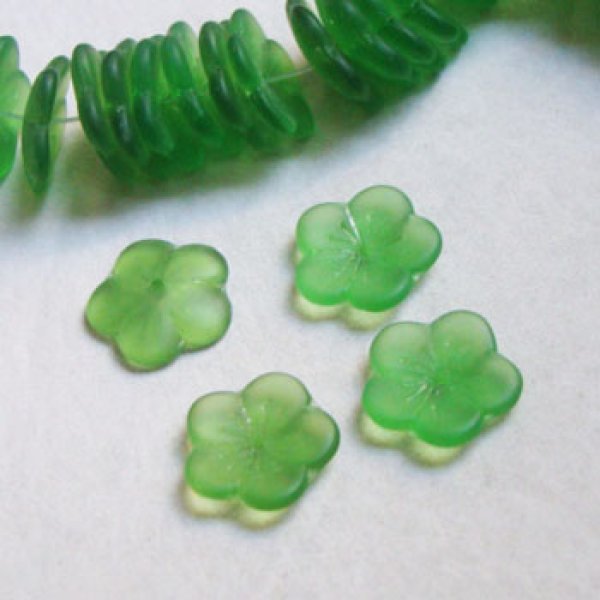 画像1: 15mm Frost Green flower beads (1)