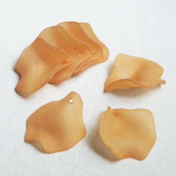 画像1: 27x25 Peach lucite petal beads (1)