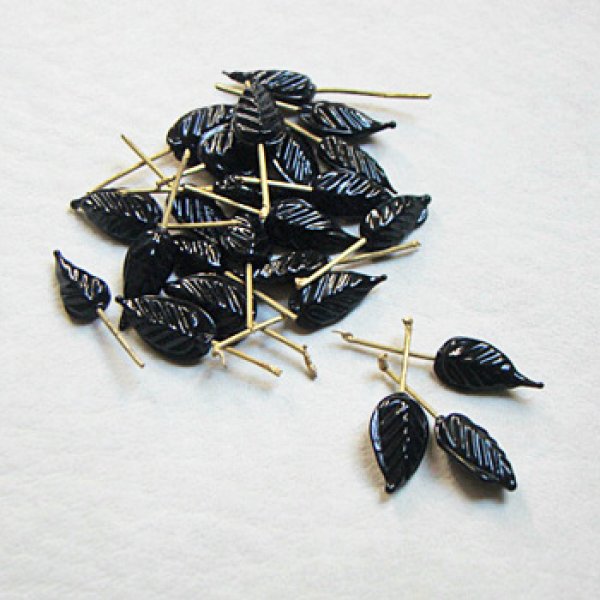 画像1: tiny glass leaf pin "Black" (1)