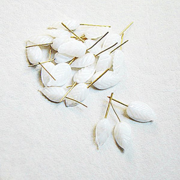 画像1: tiny glass leaf pin "White" (1)