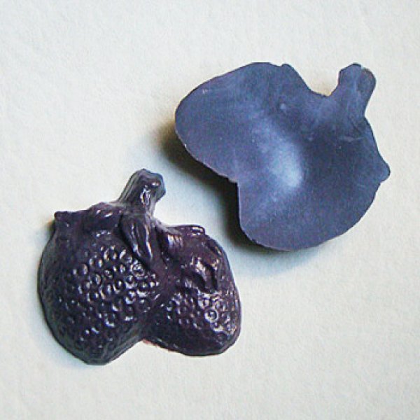 画像1: 39x38 Purple Strawberry plastic cabochon (1)