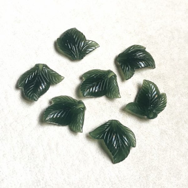 画像1: 3pcs 14x13 1/2 drilled lucite leaf  (1)