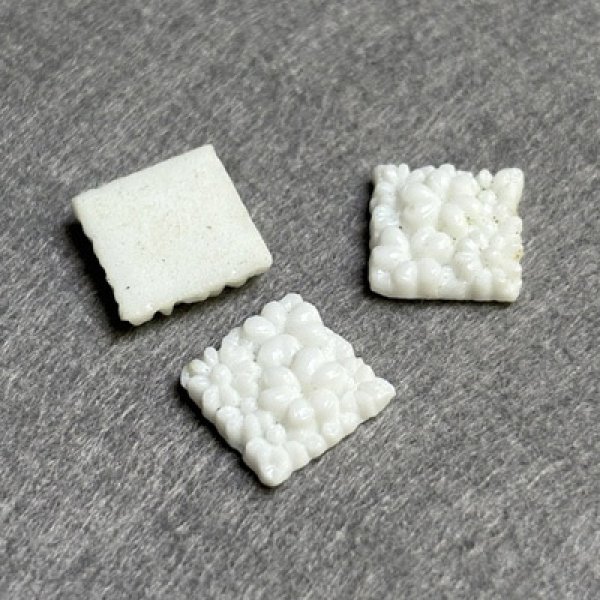 画像1: 12mm SQ White floral cabochon (1)