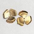 画像2: brass 35mm 3-petal textured flower (2)