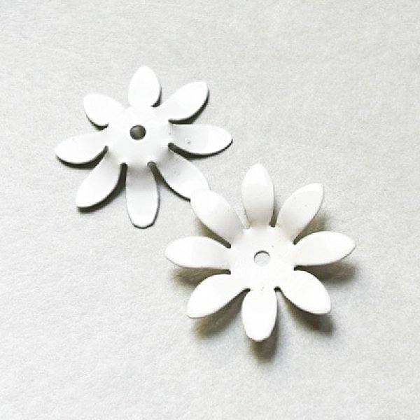 画像1: 27mm White 8-petal enameled flower (1)