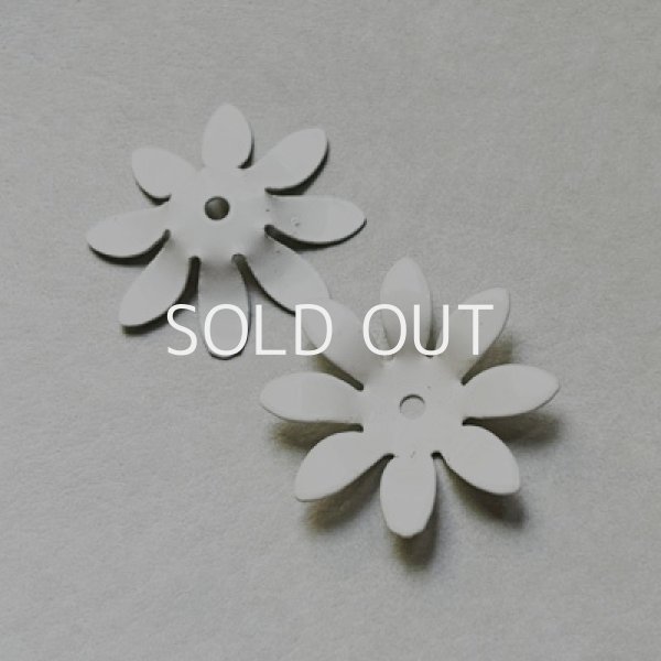 画像1: 27mm White 8-petal enameled flower (1)