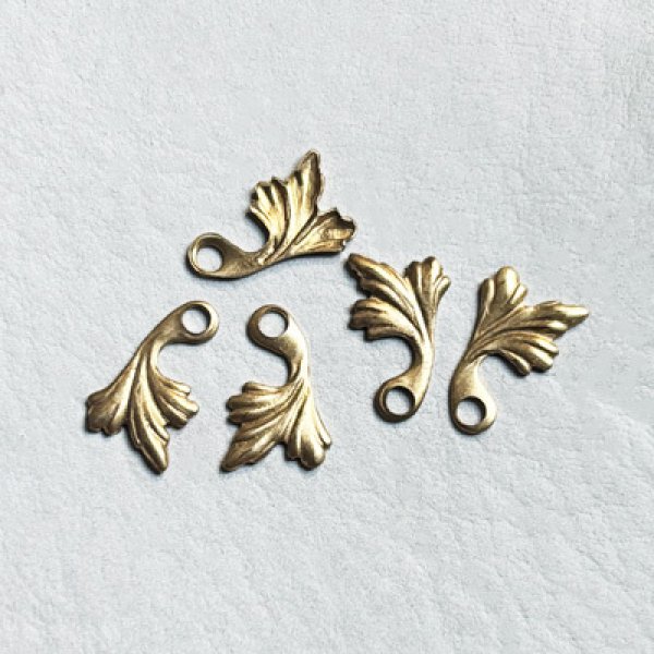 画像1: 2pair 14x9 acanthus leaf charm L&R set (1)