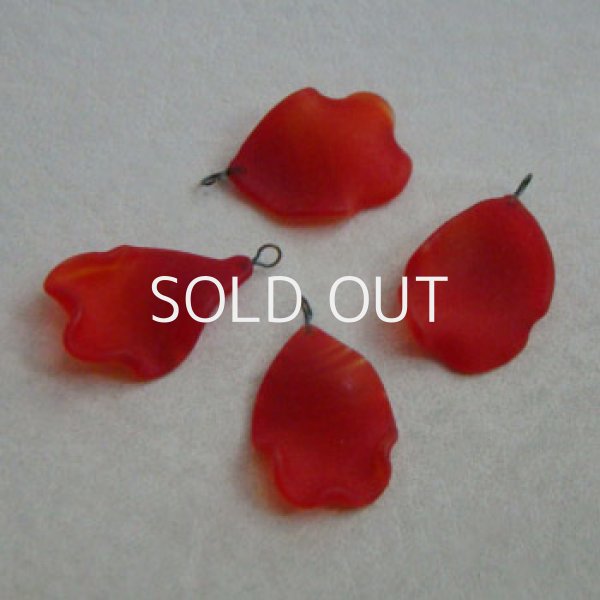 画像1: 20x15 Red petal drop "M" (1)
