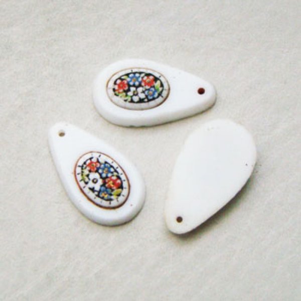 画像1: White floral cab inlaid teardrop beads (1)
